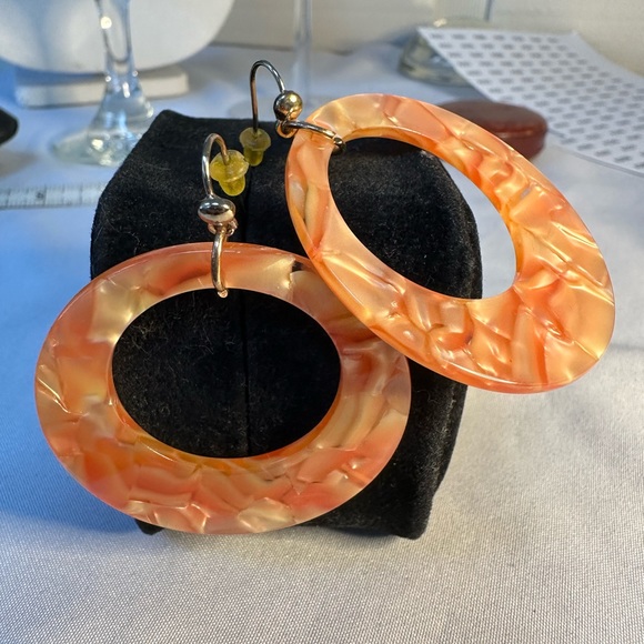Orange open center hoop earrings - Picture 4 of 4